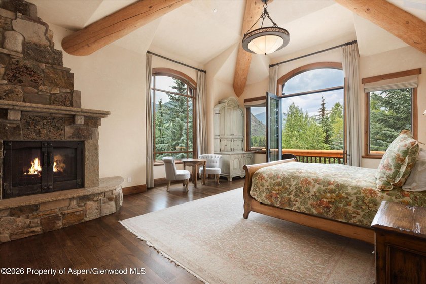 In an ideal location on prestigious Willoughby Way with stunning - photo 17