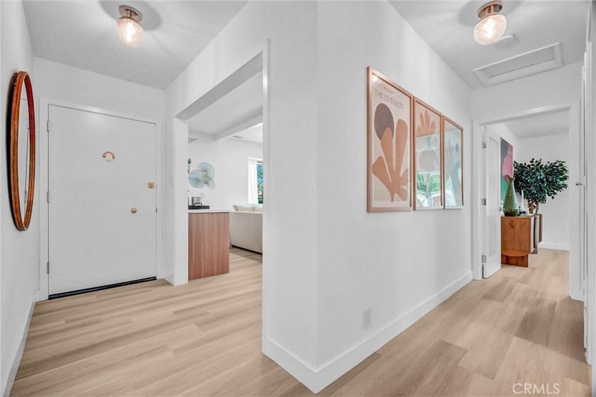 This custom-built 1962 mid-century modern ranch has been - photo 7