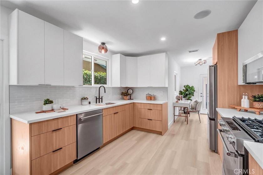 This custom-built 1962 mid-century modern ranch has been - photo 8