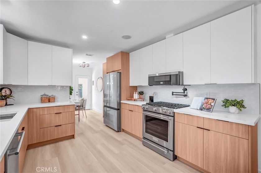 This custom-built 1962 mid-century modern ranch has been - photo 9