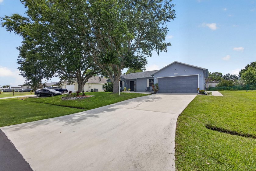 Welcome to this charming single-story residence in Port st Lucie - photo 2