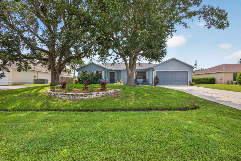 Welcome to this charming single-story residence in Port st Lucie - photo 3