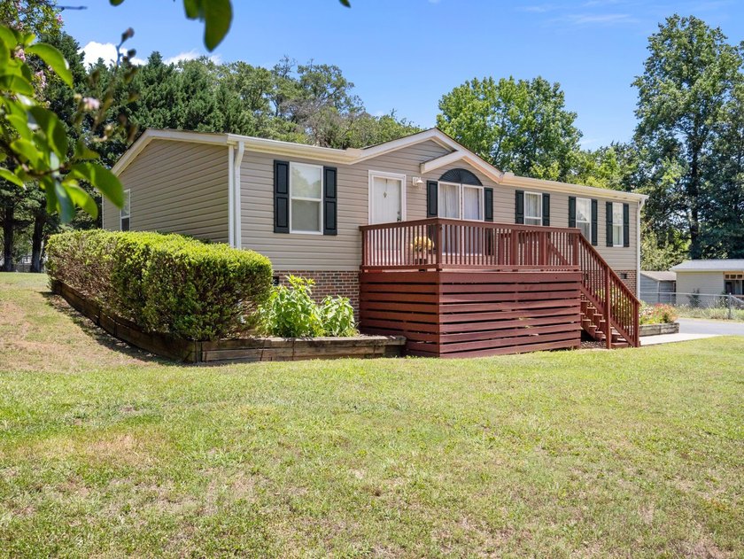 Welcome home to peaceful country living! This well-maintained - photo 4