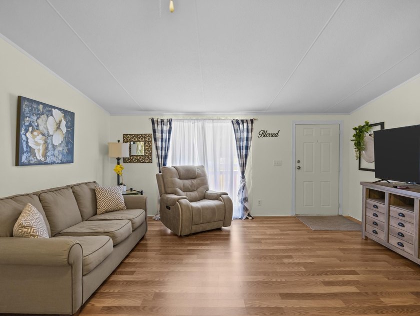 Welcome home to peaceful country living! This well-maintained - photo 7
