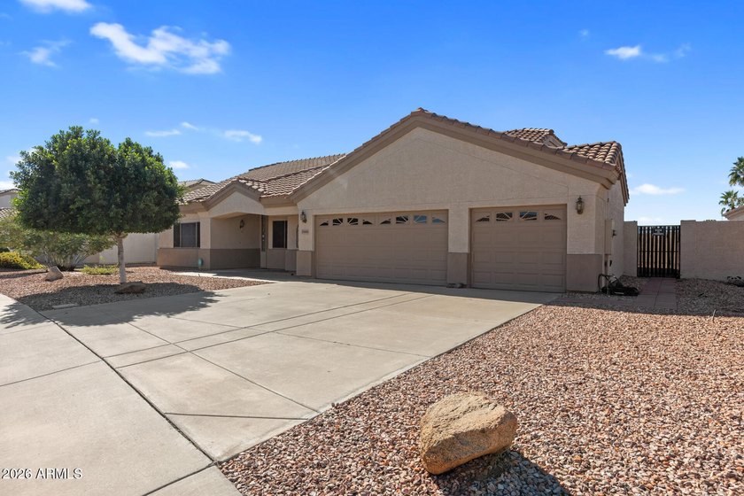 Welcome to an exceptional waterfront retreat in the highly - photo 2