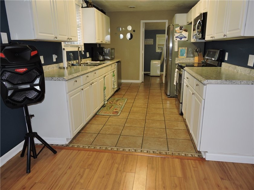 A must-see for those looking for a Move-In Ready, Updated, SOLD - photo 12