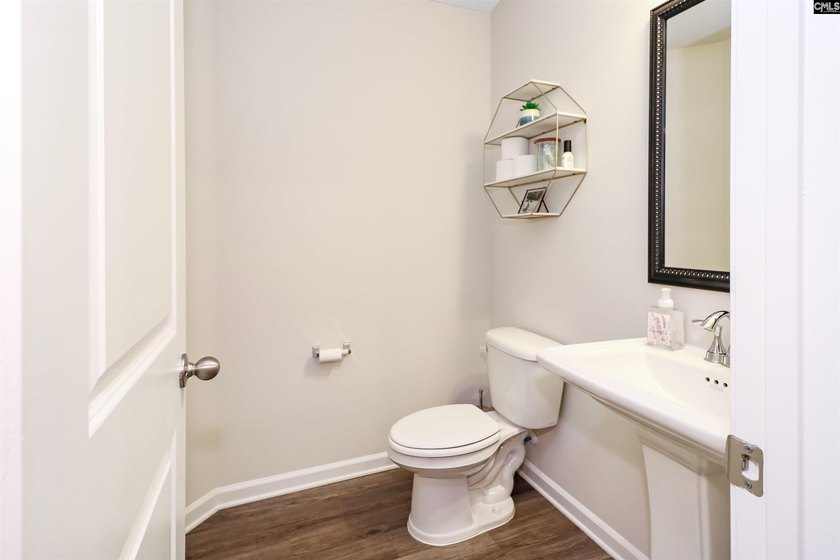 Welcome to Wimbee! This inviting 4-bedroom, 2.5-bath home sits - photo 7