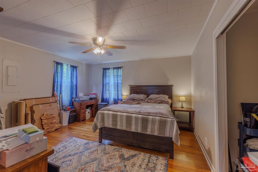 Welcome home to 902 N 75th Avenue, a charming property that - photo 21