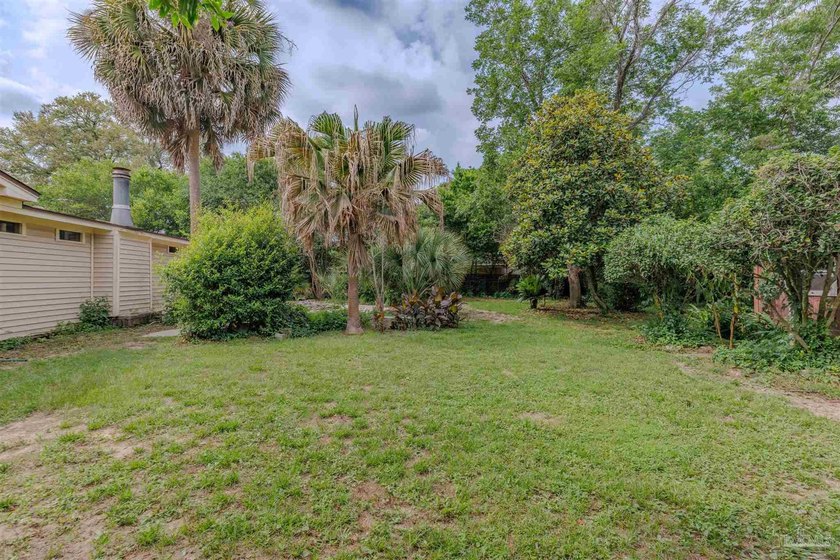 Welcome home to 902 N 75th Avenue, a charming property that - photo 29