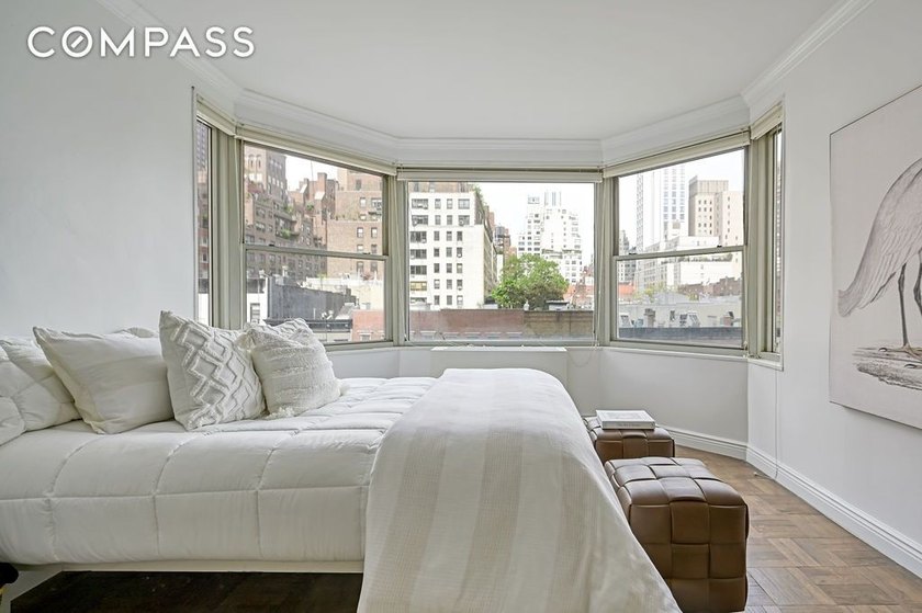 What don't you expect from a studio? A view? A washer dryer? a - photo 3