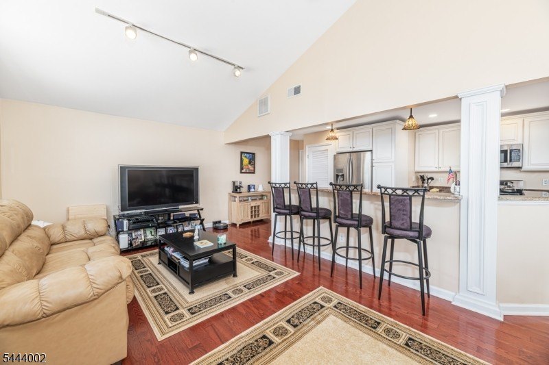 IDEAL STAYCATION PROPERTY. Beautiful 3 Bed 2 Bath ranch located - photo 5