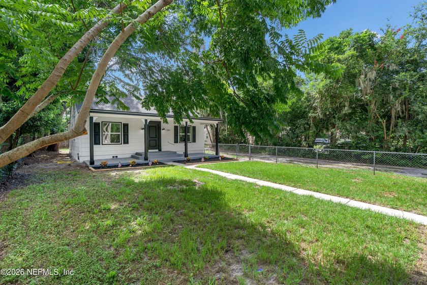 Remodeled and move-in ready in Palatka. This 3 bedroom, 2 - photo 23