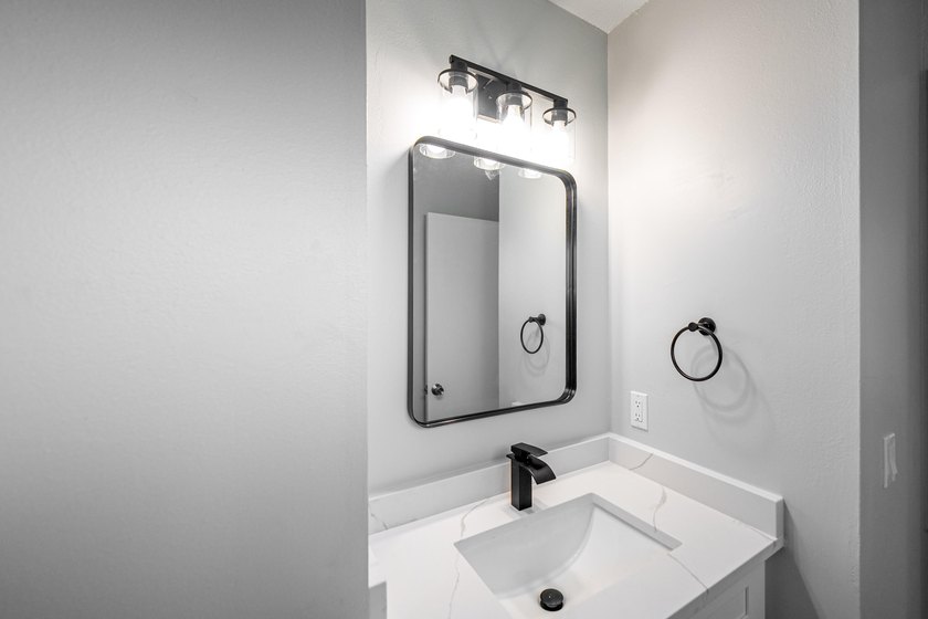 Completely redone and ready to impress! This 3BR/2BA home has - photo 27