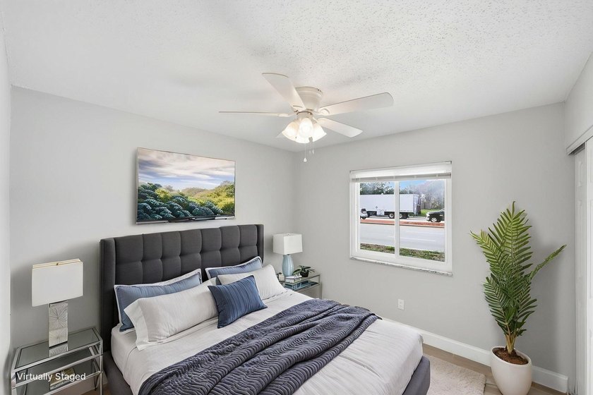 Completely redone and ready to impress! This 3BR/2BA home has - photo 29