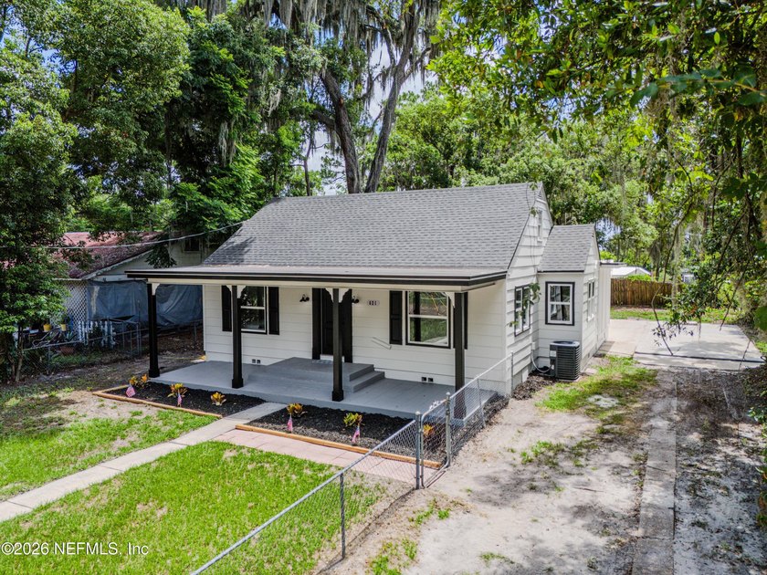 Remodeled and move-in ready in Palatka. This 3 bedroom, 2 - photo 33