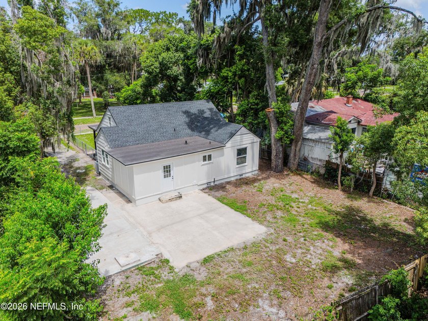Remodeled and move-in ready in Palatka. This 3 bedroom, 2 - photo 35