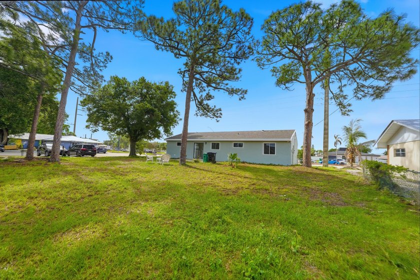 Completely redone and ready to impress! This 3BR/2BA home has - photo 41