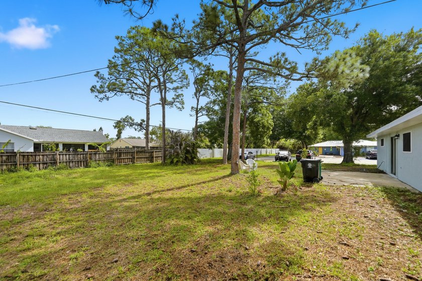 Completely redone and ready to impress! This 3BR/2BA home has - photo 45