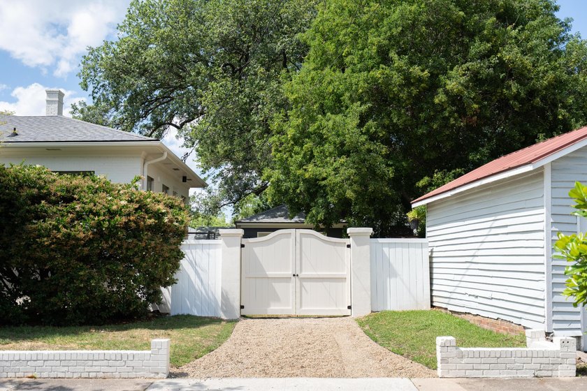 This Wagener Terrace residence offers luxury living in one of - photo 44