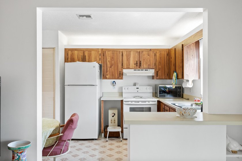 Step into this welcoming 2-bed, 2-bath condo in a gated 55+ - photo 16