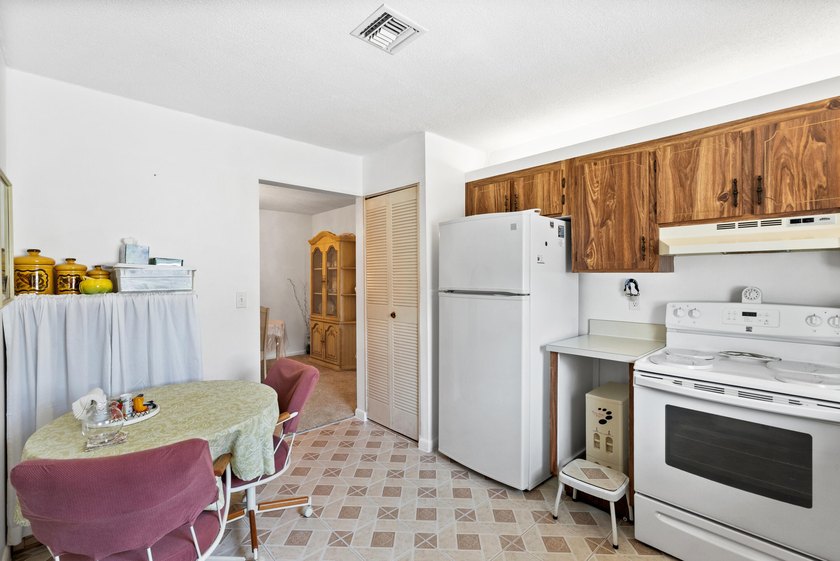 Step into this welcoming 2-bed, 2-bath condo in a gated 55+ - photo 19