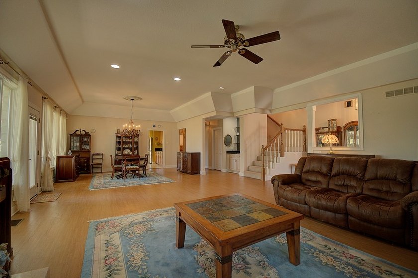 Beautiful Home In Wonderful Riverhill Subdivision. Located On A - photo 11