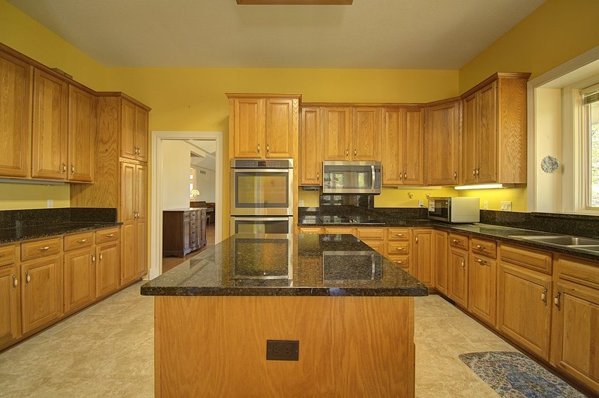 Beautiful Home In Wonderful Riverhill Subdivision. Located On A - photo 15