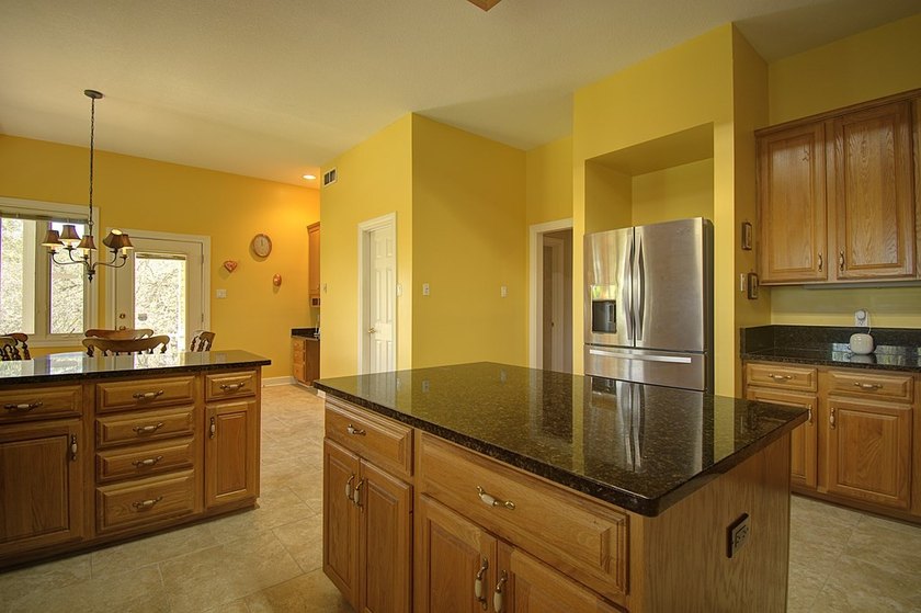 Beautiful Home In Wonderful Riverhill Subdivision. Located On A - photo 18