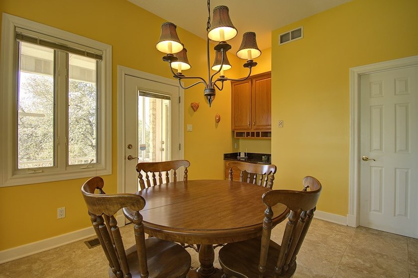 Beautiful Home In Wonderful Riverhill Subdivision. Located On A - photo 21