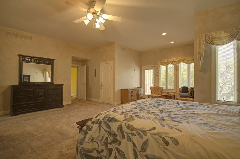 Beautiful Home In Wonderful Riverhill Subdivision. Located On A - photo 24