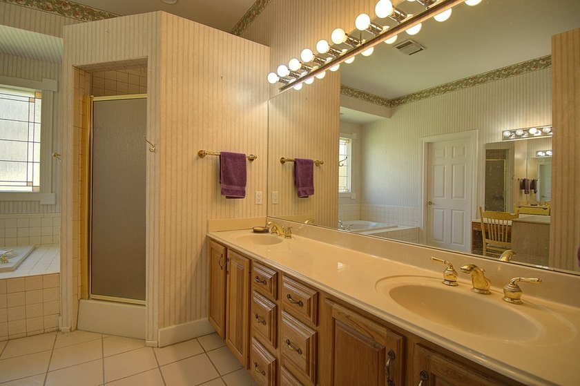 Beautiful Home In Wonderful Riverhill Subdivision. Located On A - photo 30