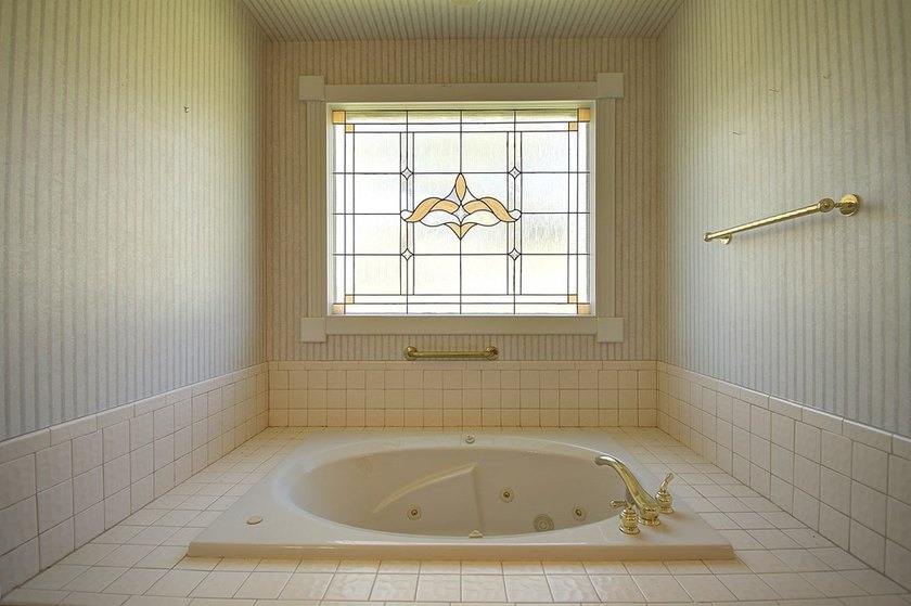 Beautiful Home In Wonderful Riverhill Subdivision. Located On A - photo 31