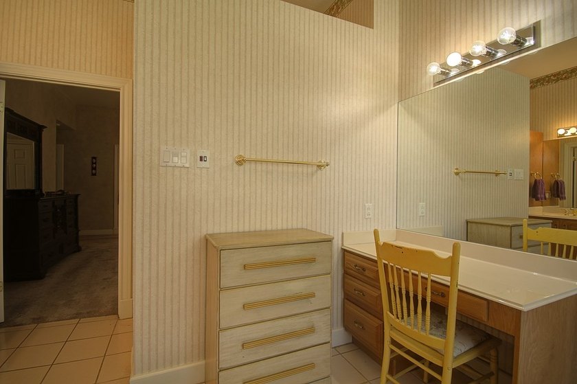 Beautiful Home In Wonderful Riverhill Subdivision. Located On A - photo 32
