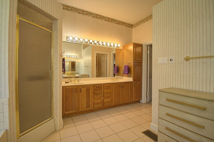Beautiful Home In Wonderful Riverhill Subdivision. Located On A - photo 33