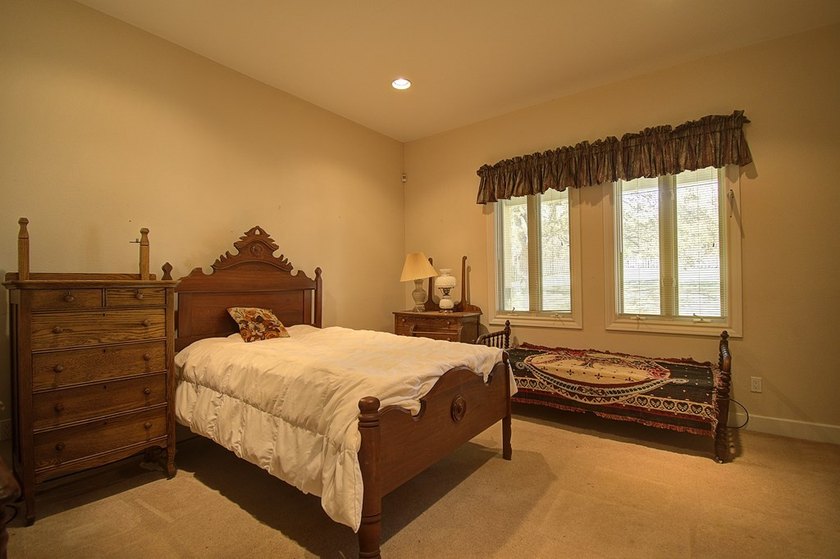 Beautiful Home In Wonderful Riverhill Subdivision. Located On A - photo 35