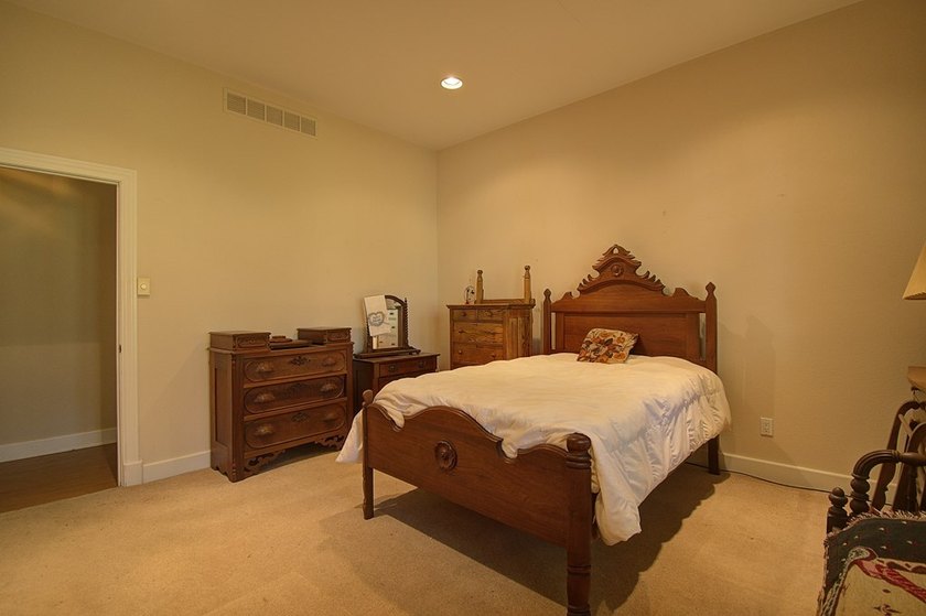 Beautiful Home In Wonderful Riverhill Subdivision. Located On A - photo 36