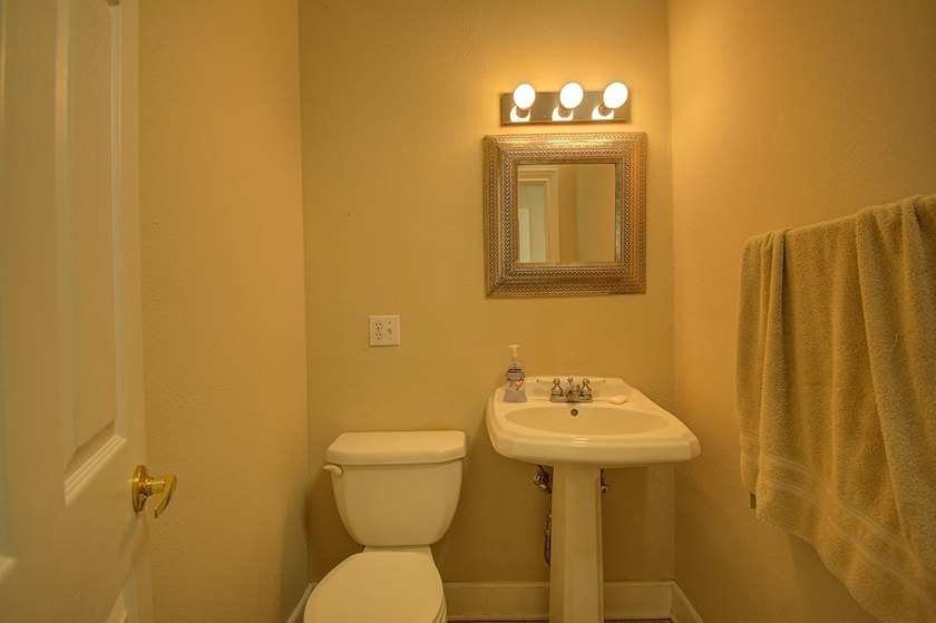Beautiful Home In Wonderful Riverhill Subdivision. Located On A - photo 37
