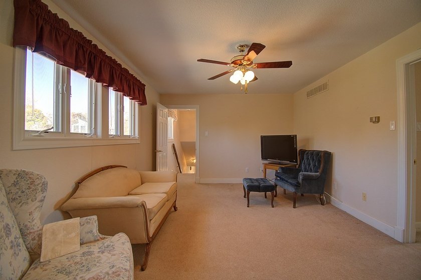 Beautiful Home In Wonderful Riverhill Subdivision. Located On A - photo 38