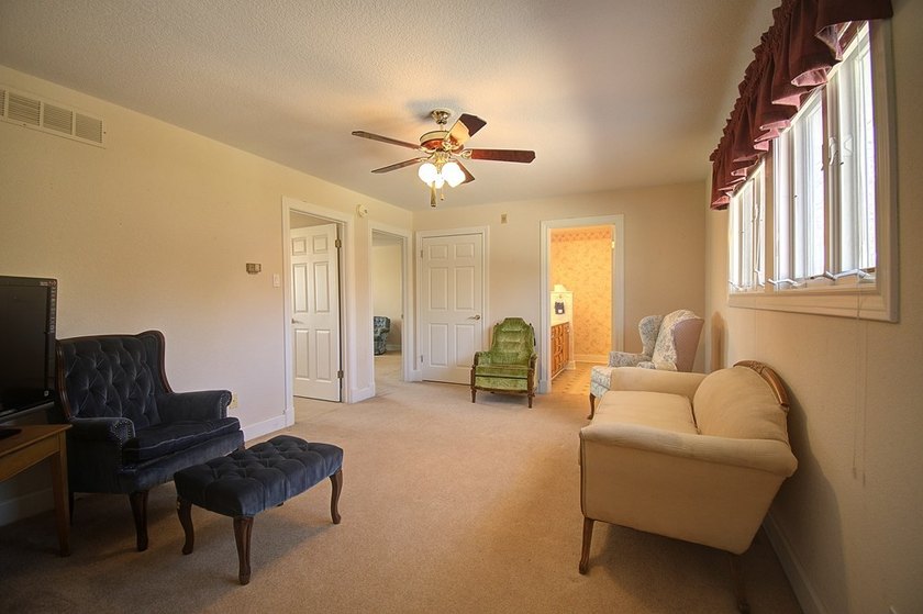 Beautiful Home In Wonderful Riverhill Subdivision. Located On A - photo 40