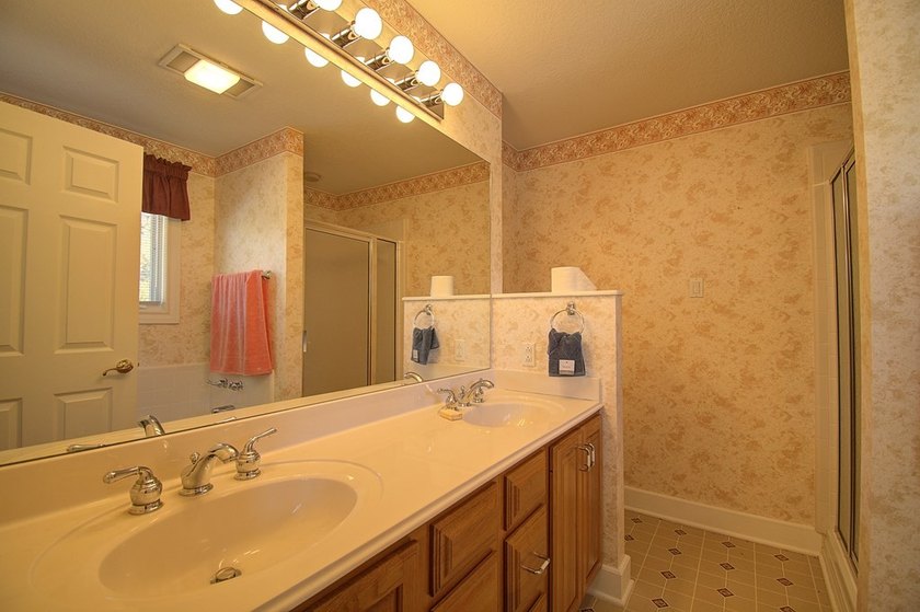 Beautiful Home In Wonderful Riverhill Subdivision. Located On A - photo 48