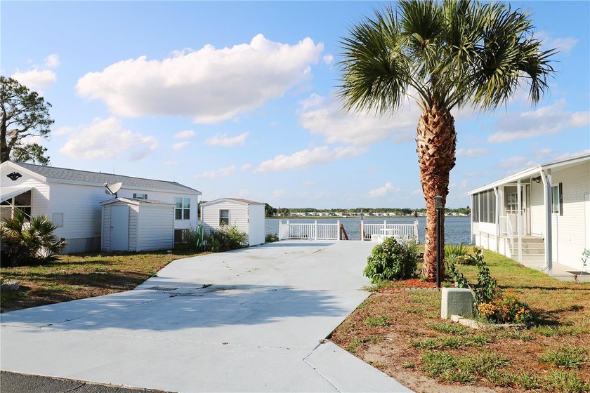 Welcome to your ideal 55+ LAKEFRONT retreat in beautiful Lake - photo 3