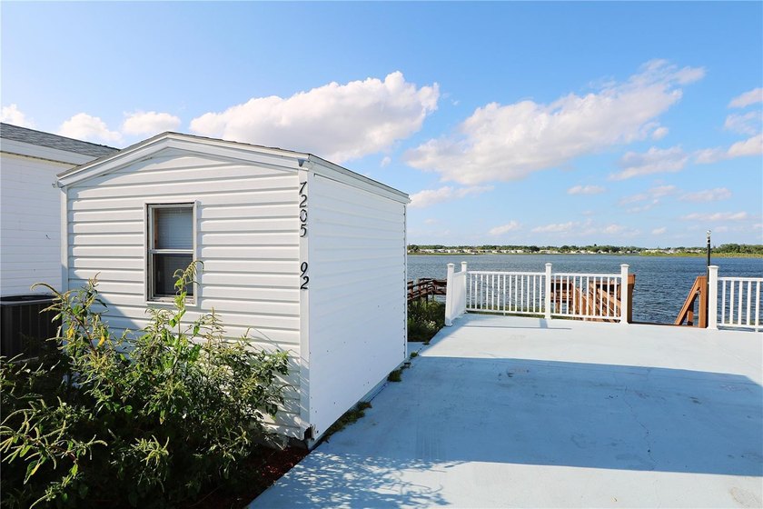 Welcome to your ideal 55+ LAKEFRONT retreat in beautiful Lake - photo 6