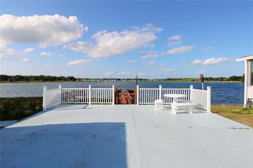 Welcome to your ideal 55+ LAKEFRONT retreat in beautiful Lake - photo 7