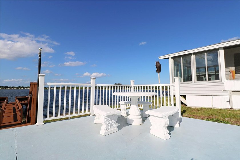 Welcome to your ideal 55+ LAKEFRONT retreat in beautiful Lake - photo 8