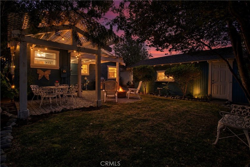 Welcome to this beautifully maintained 1918 Craftsman Bungalow - photo 5