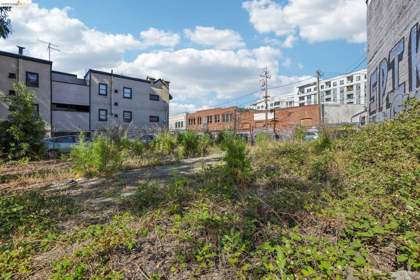 DEVELOPMENT GOLD MINE IN BROADWAY VALDEZ! An exceptional - photo 3