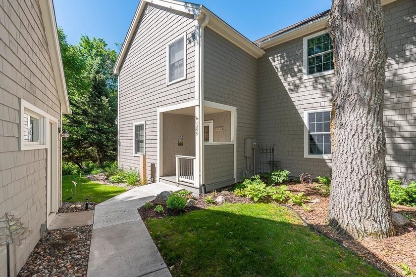 LOCATION-LOCATION-LOCATION! East Pointe Association -quiet end - photo 25
