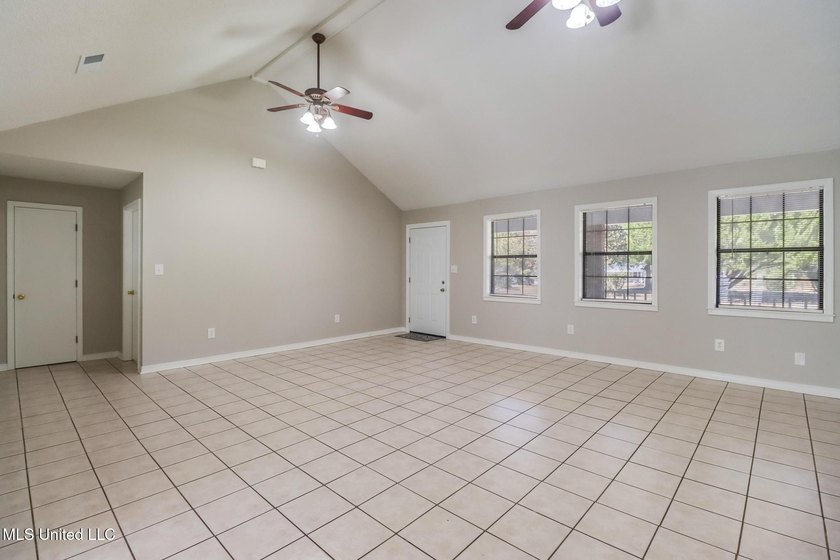 Welcome home to this beautifully updated 3-bedroom, 2-bath - photo 5