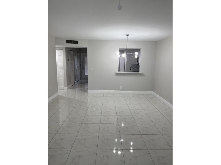 Light and Bright RENOVATED Large 1 bedroom with 2 full baths - photo 10