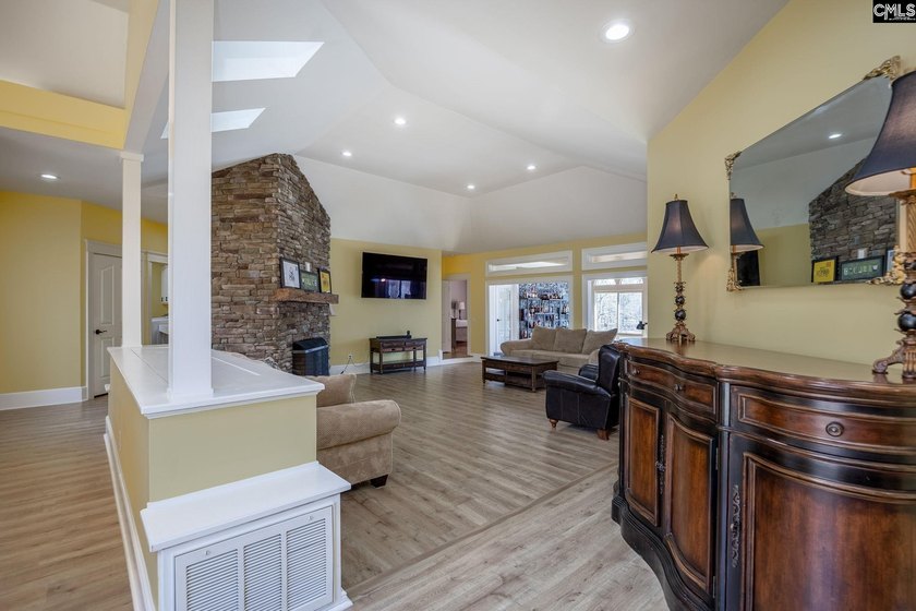 Lakefront living on Lake Murray - 150 feet of water frontage - photo 10
